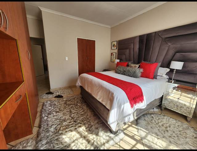 2 BEDROOM APARTMENT FOR SALE IN WATERVAL EAST